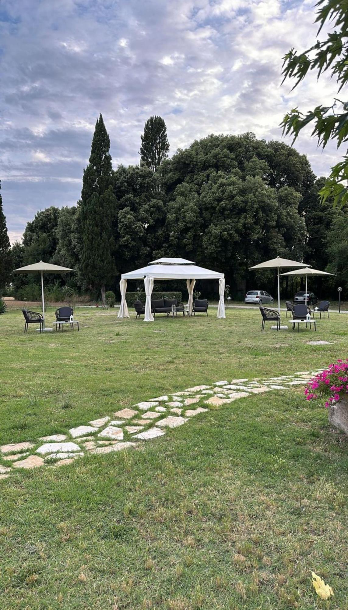 La Vecchia Cantina Guzzardi Lari Exterior foto